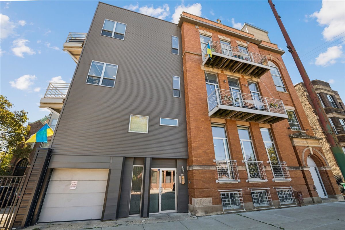 2411 W Walton Street 1c Property Photo 1