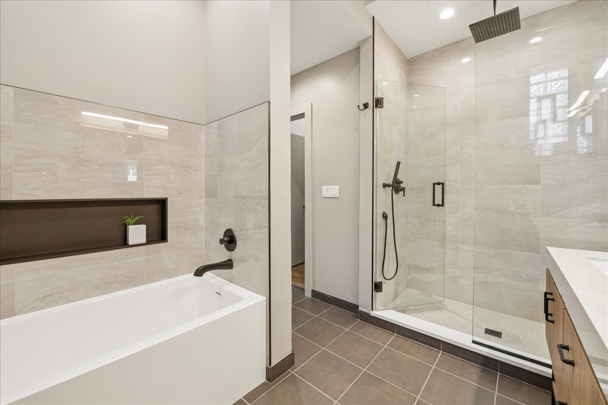 2411 W Walton Street 1c Property Photo 19