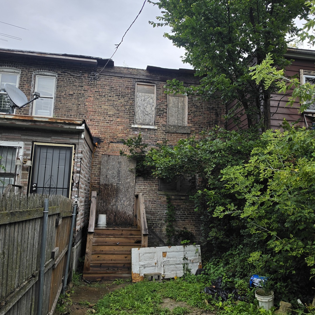 10706 S Langley Avenue Property Photo 2