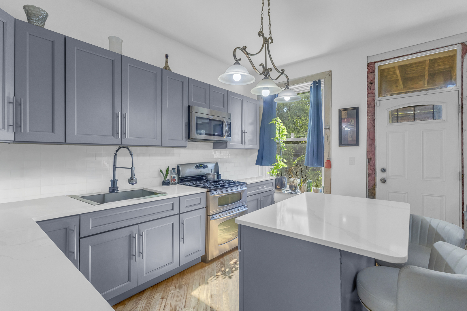 2114 S Trumbull Avenue Property Photo 8
