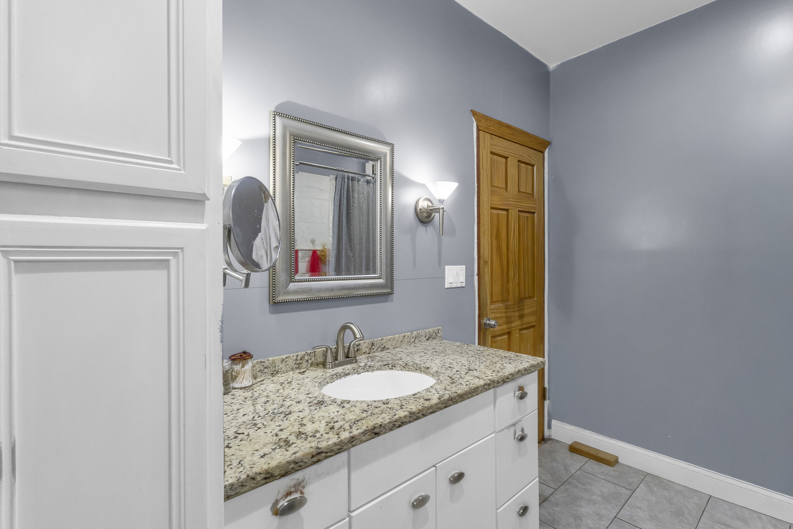 2114 S Trumbull Avenue Property Photo 12