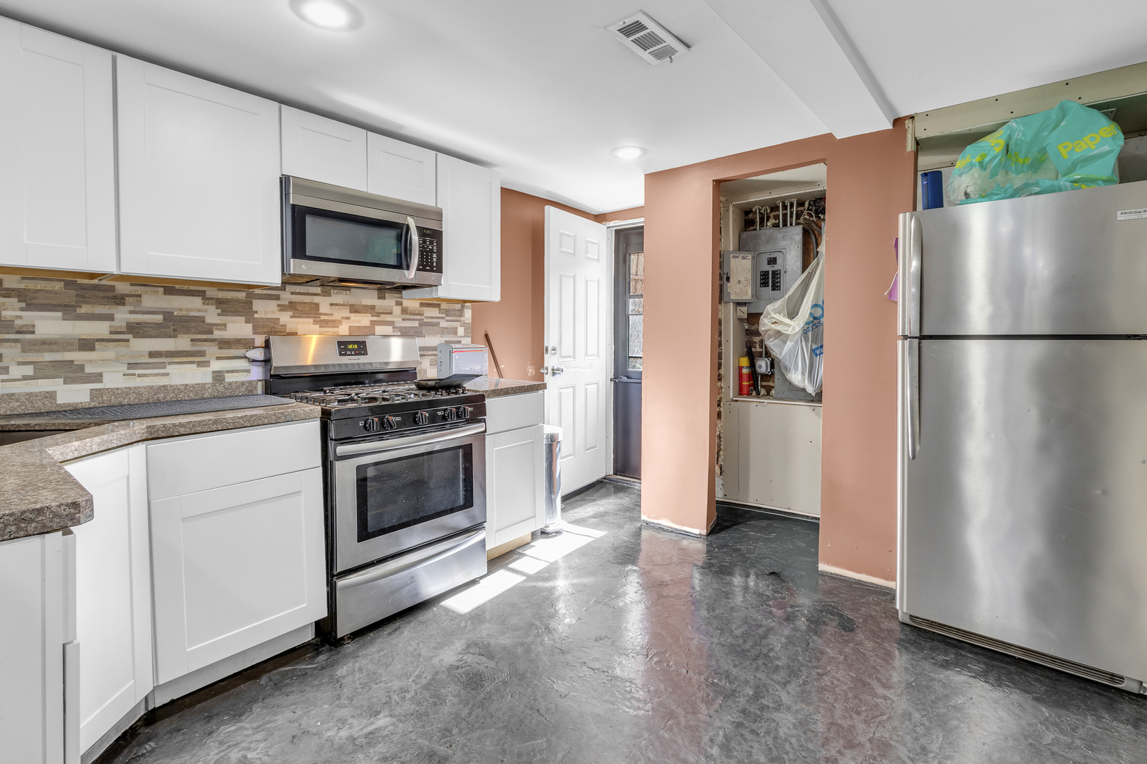 2114 S Trumbull Avenue Property Photo 39