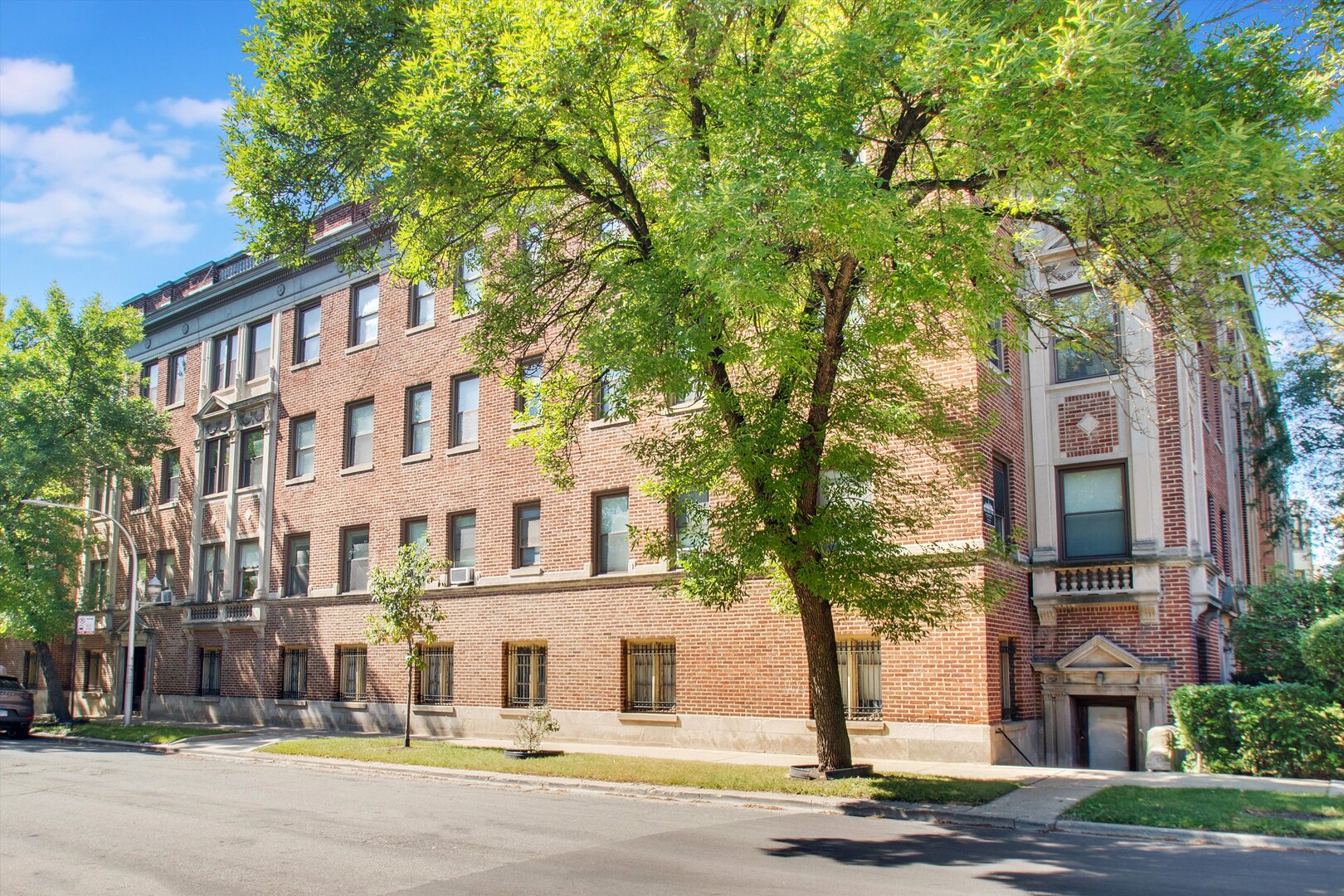 5108 S Woodlawn Avenue 2G Property Photo 1