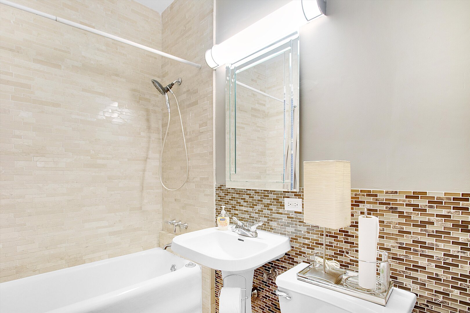 5108 S Woodlawn Avenue 2g Property Photo 9