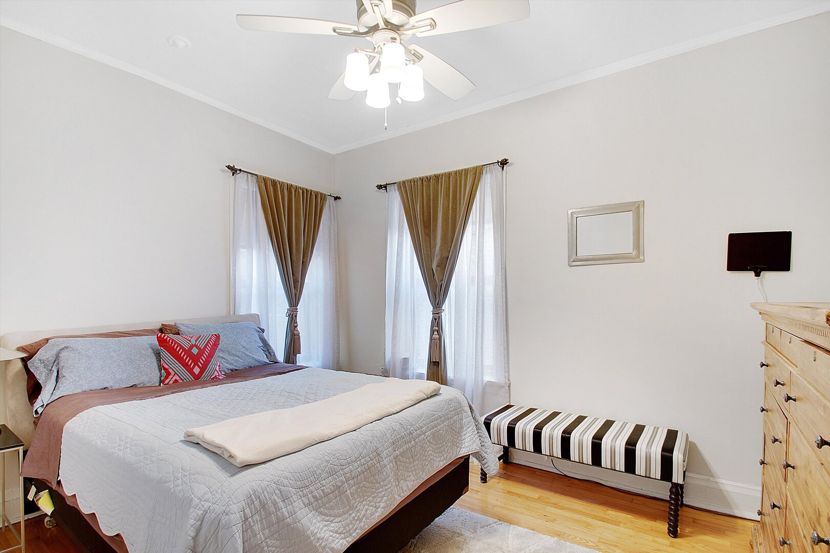 5108 S Woodlawn Avenue 2g Property Photo 12