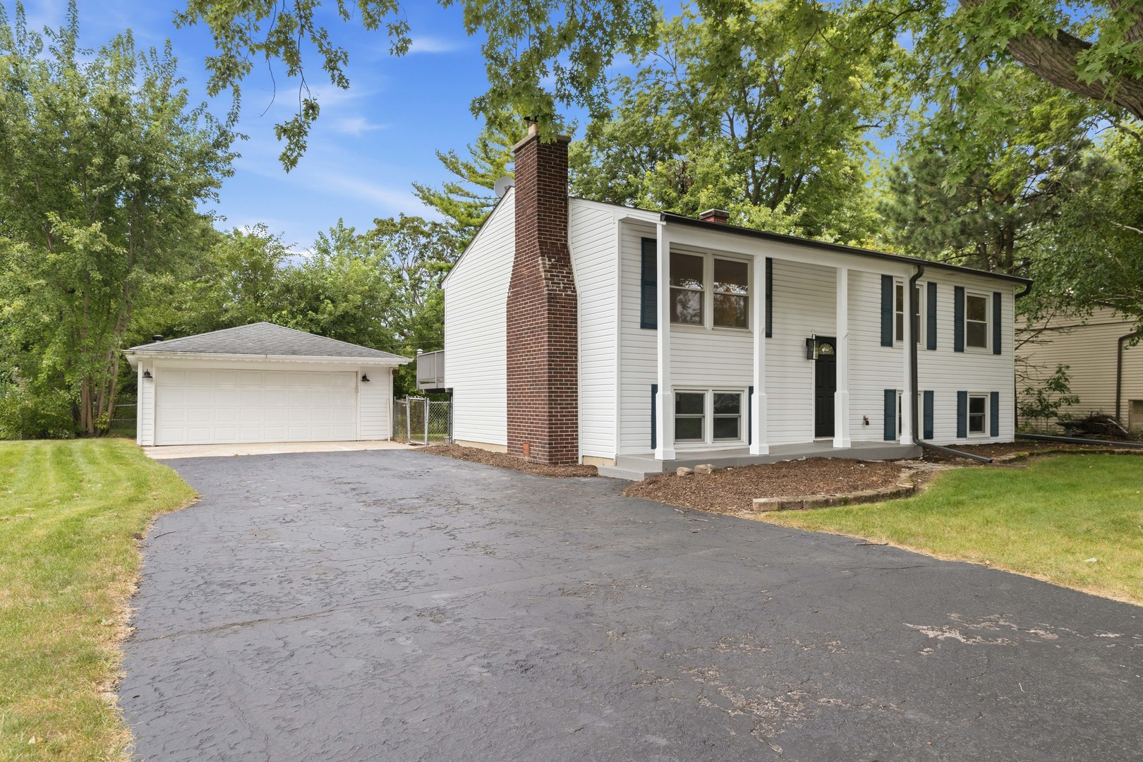 30w234 Claymore Lane Property Photo 1