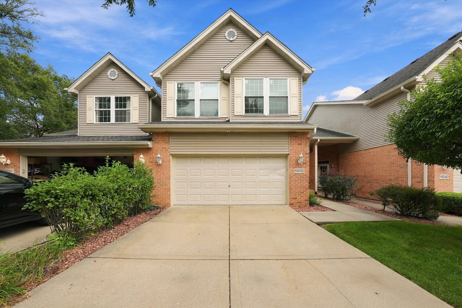 11242 Pin Oak Circle Property Photo 1