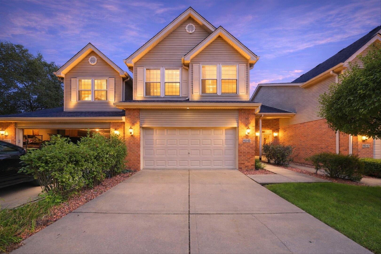 11242 Pin Oak Circle Property Photo 2