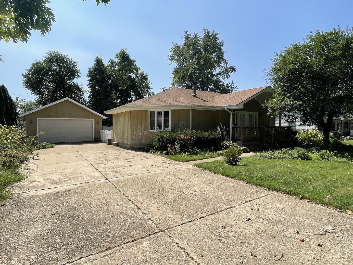464 S Madison Street Property Photo 2