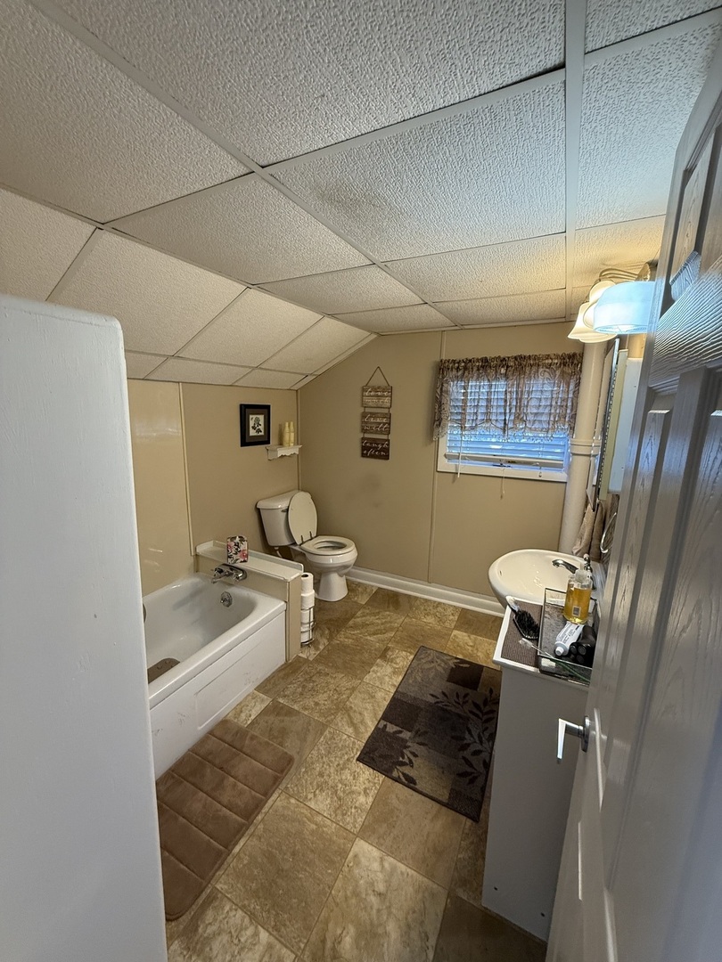 25 N Jones Avenue Property Photo 11