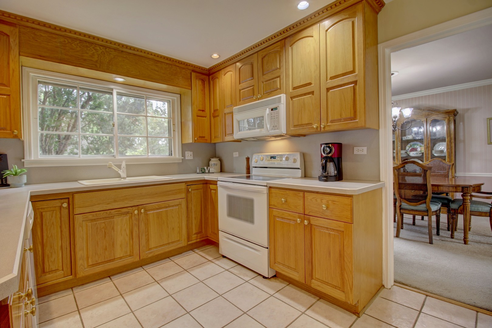 853 Dorset Drive Property Photo 3