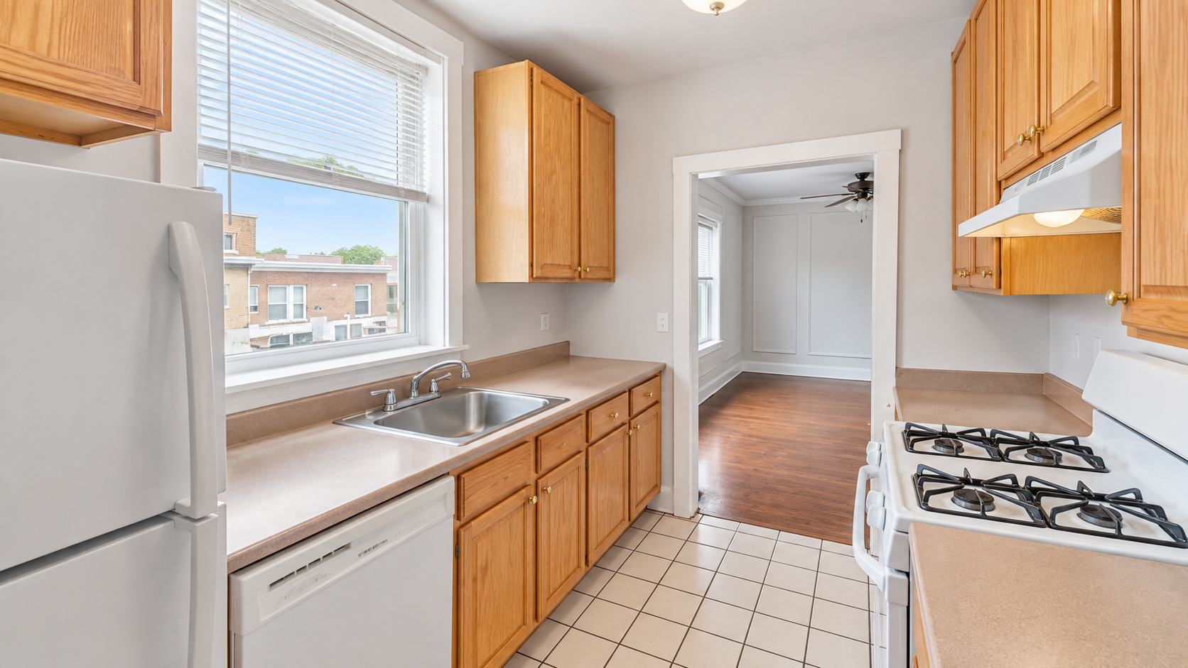 6418 N Newgard Avenue 3e Property Photo 4