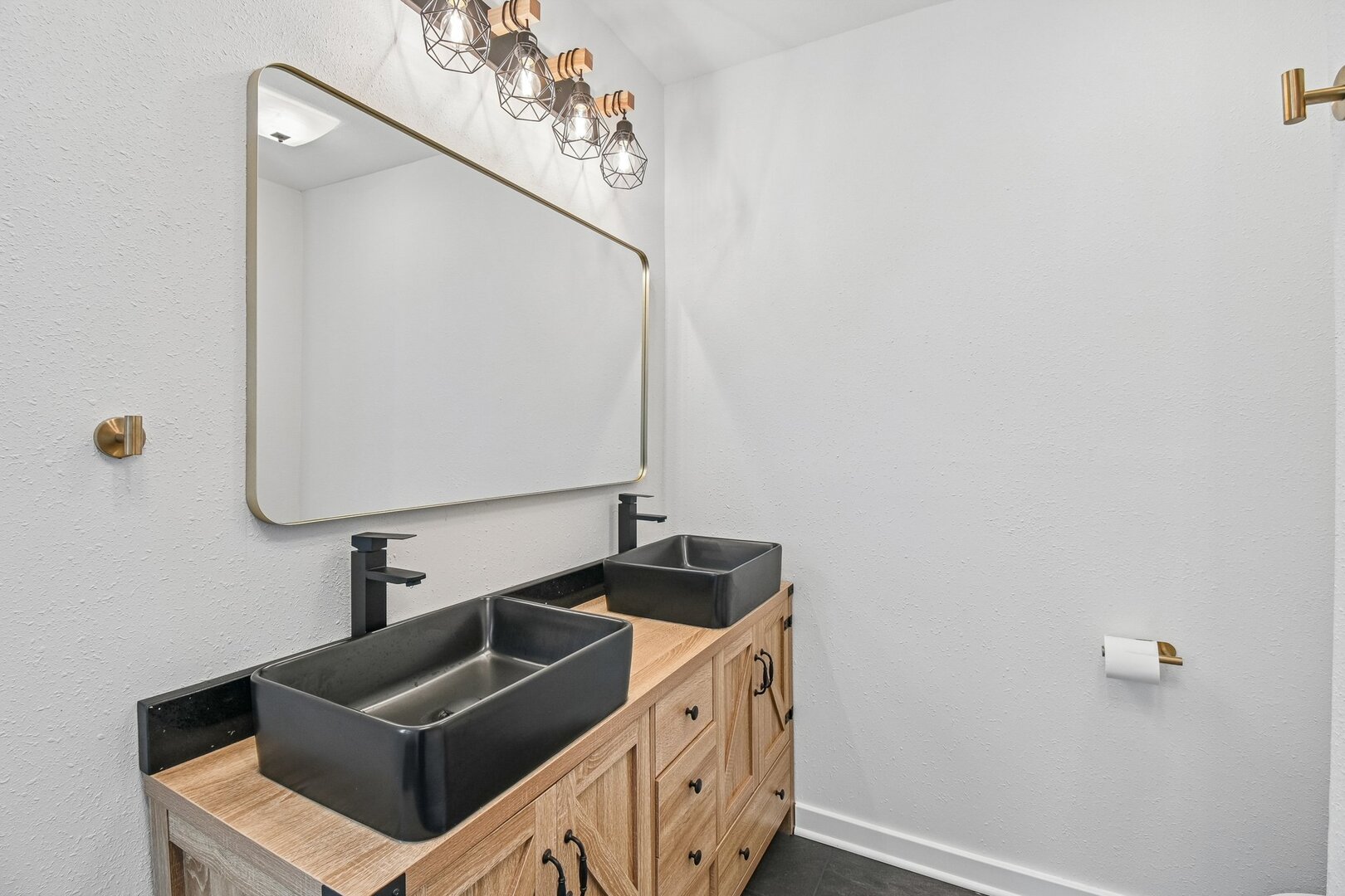 411 Leach Avenue Property Photo 14