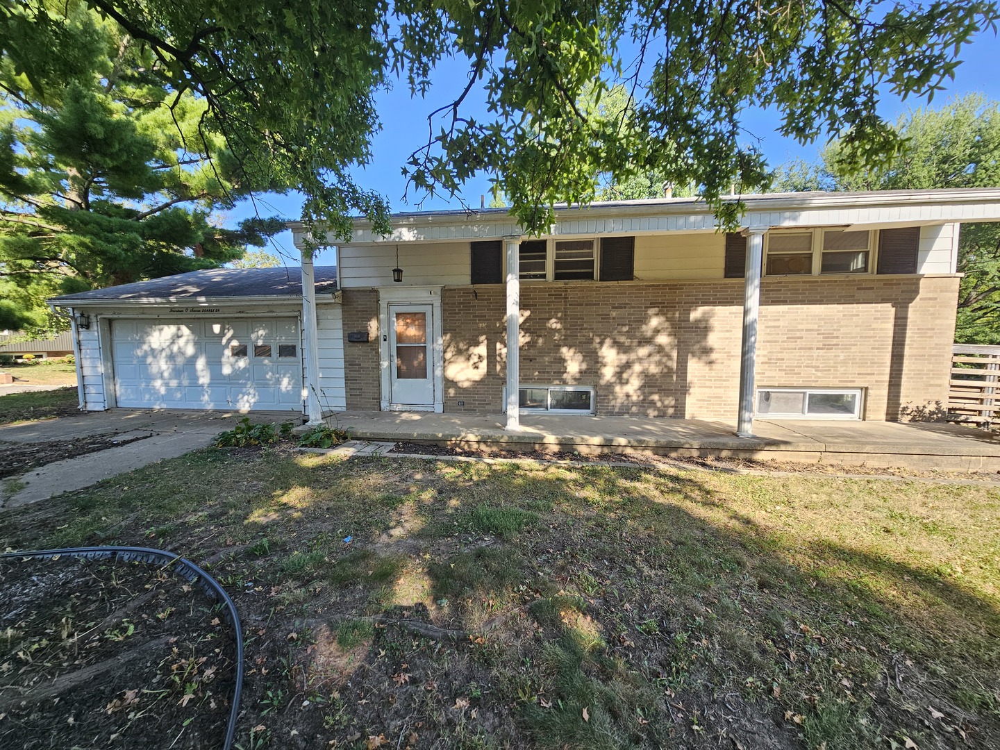 1407 Searle Drive Property Photo 1