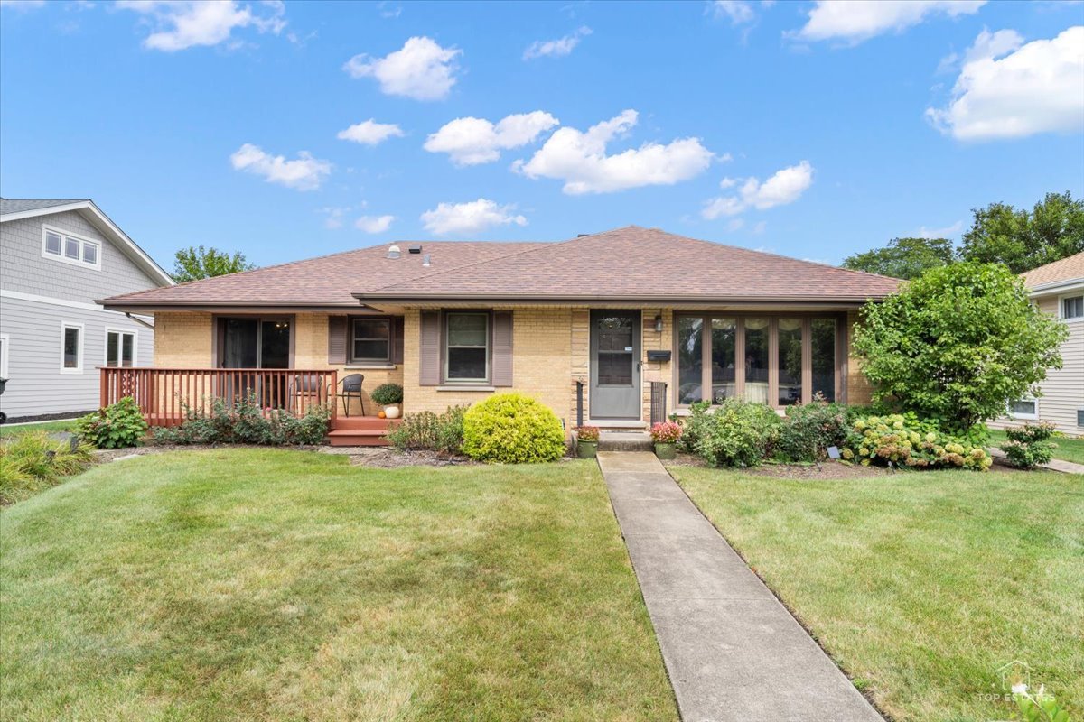 1420 E Green Lane Property Photo 1