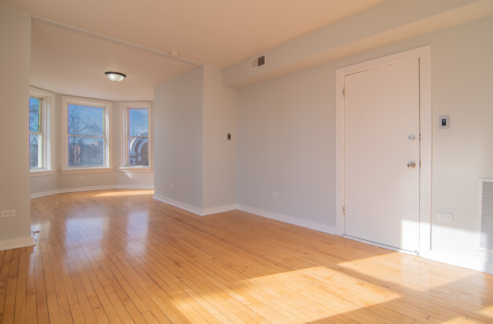 1141 S Francisco Avenue 3f Property Photo 2