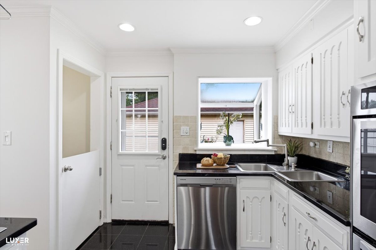 2 Washington Street Property Photo 10