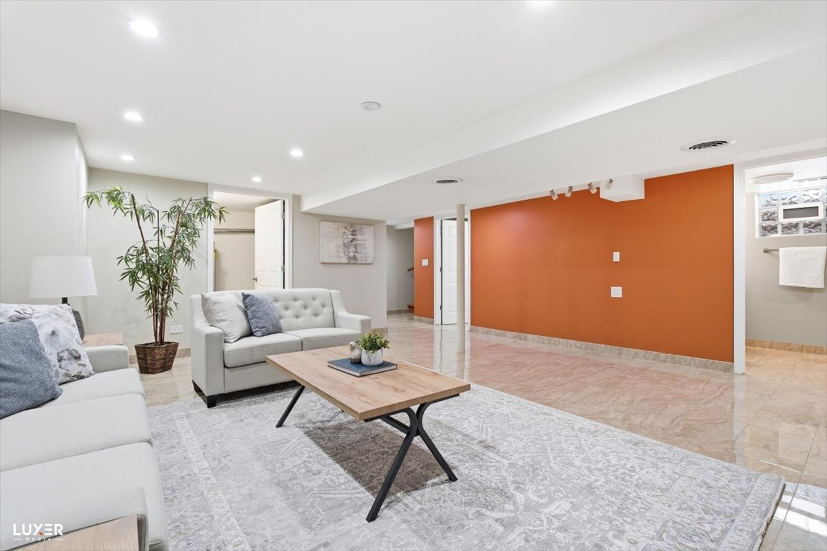 2 Washington Street Property Photo 23