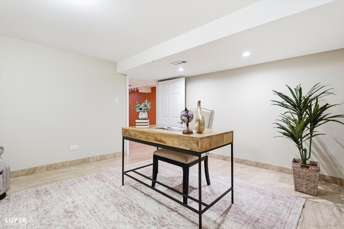 2 Washington Street Property Photo 25