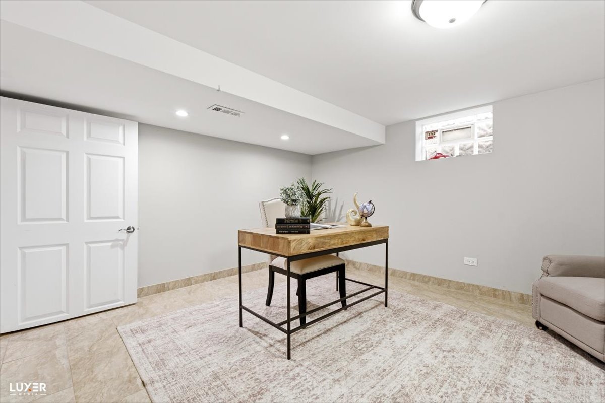 2 Washington Street Property Photo 26