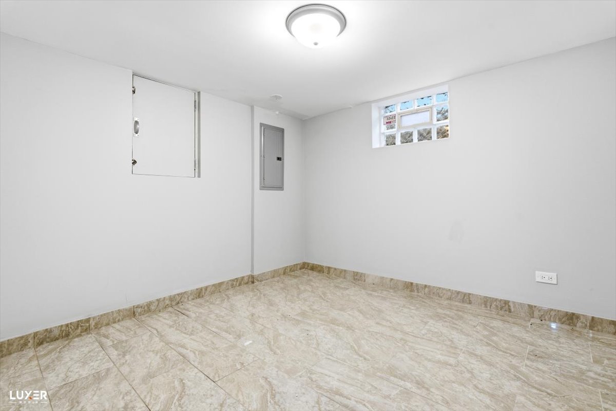 2 Washington Street Property Photo 27