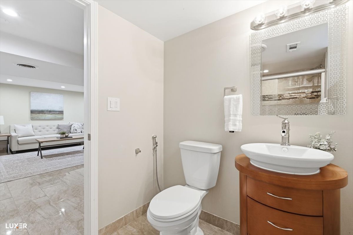 2 Washington Street Property Photo 31