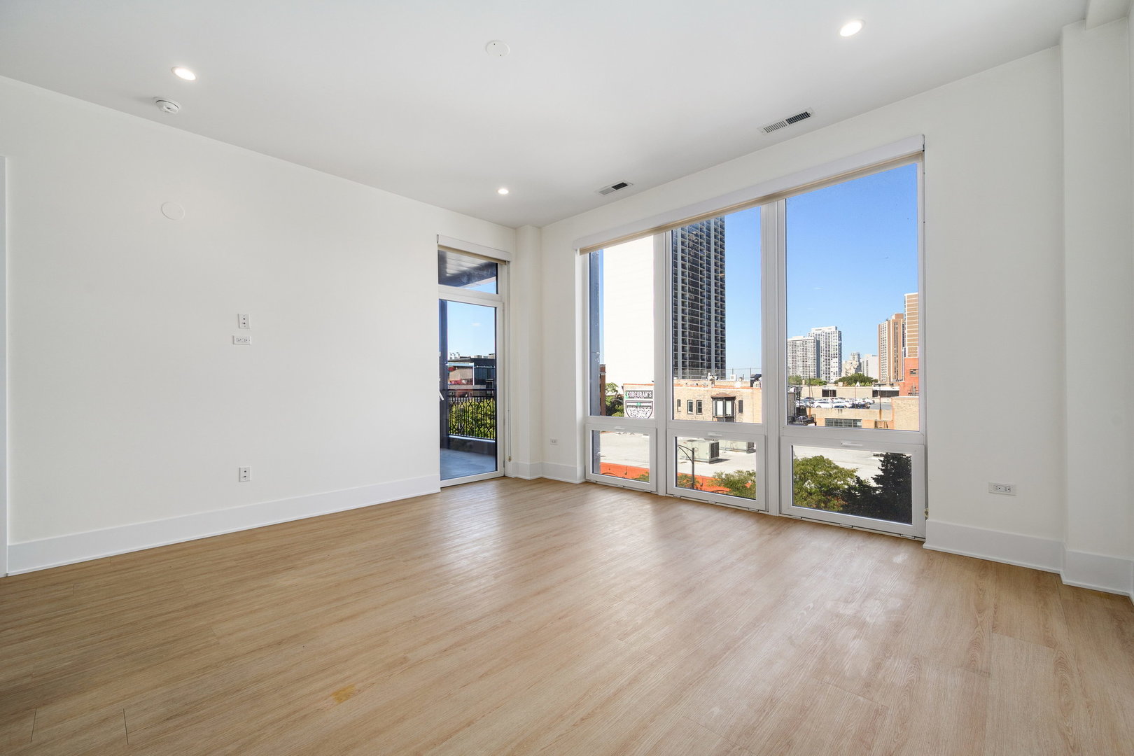159 W North Avenue 406 Property Photo 5