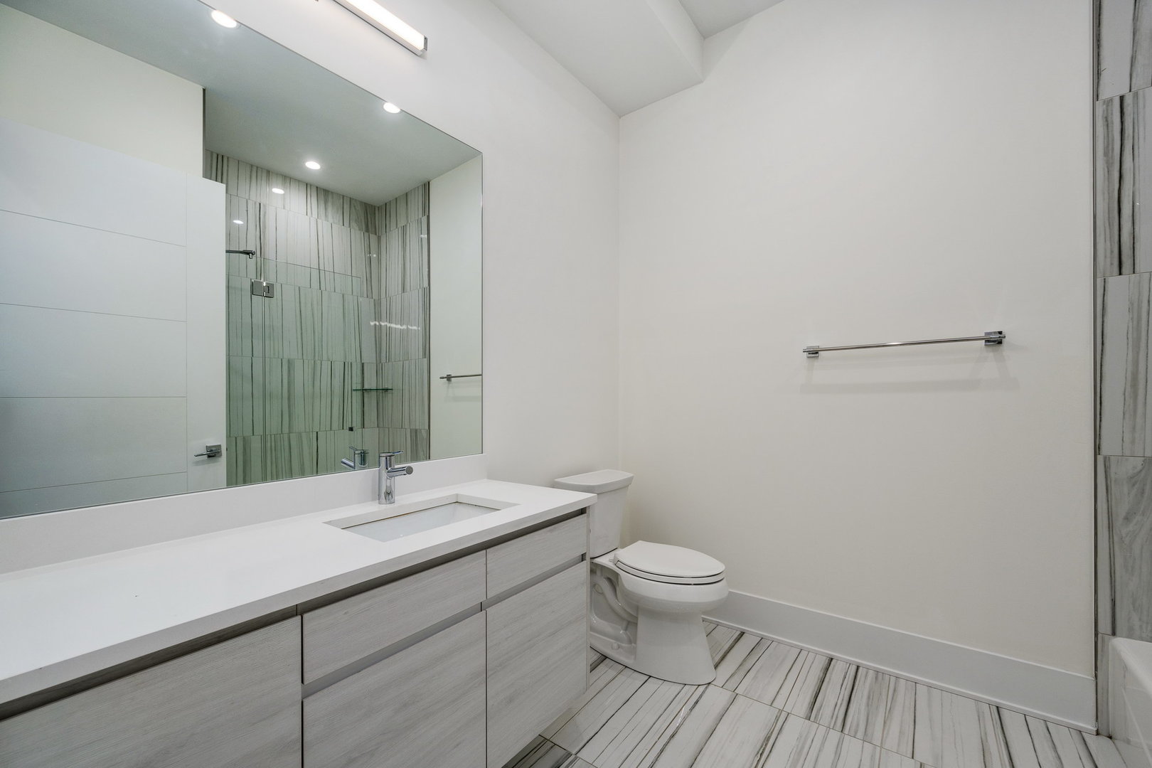 159 W North Avenue 406 Property Photo 14