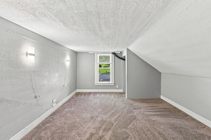 815 N High Street Property Photo 21