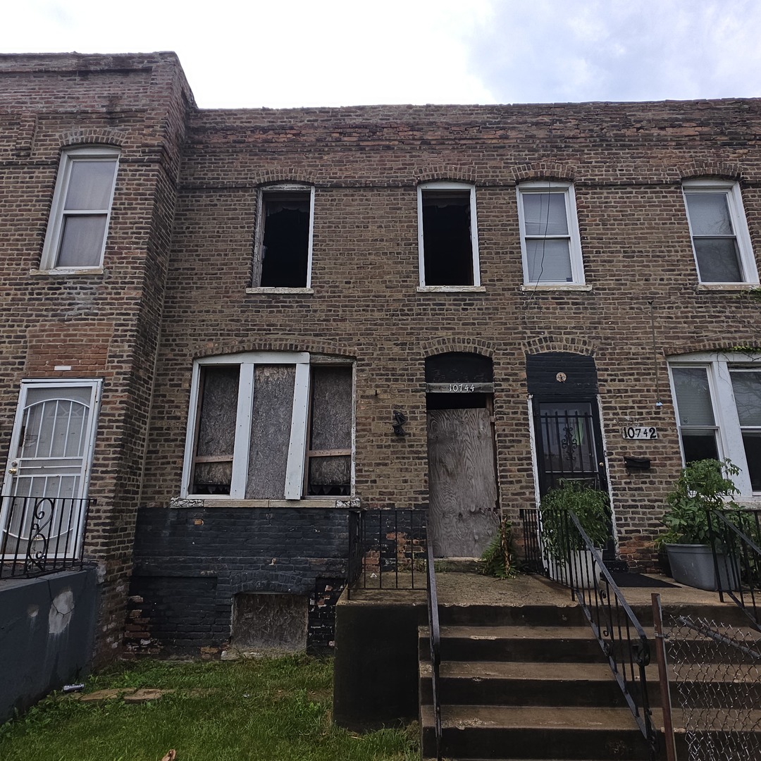 10744 S Langley Avenue Property Photo 1