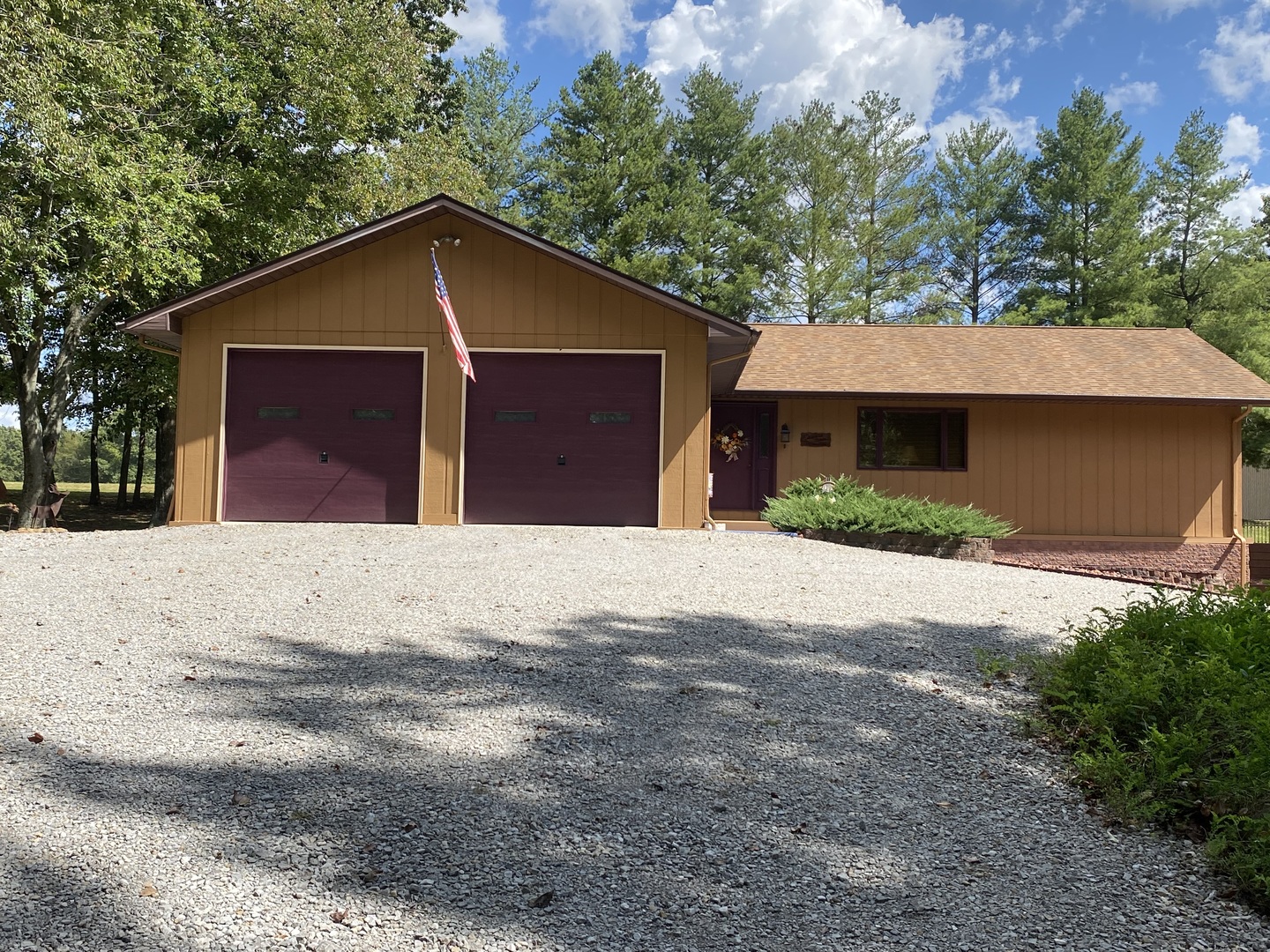 5702 N Thompsonville Road Property Photo 1