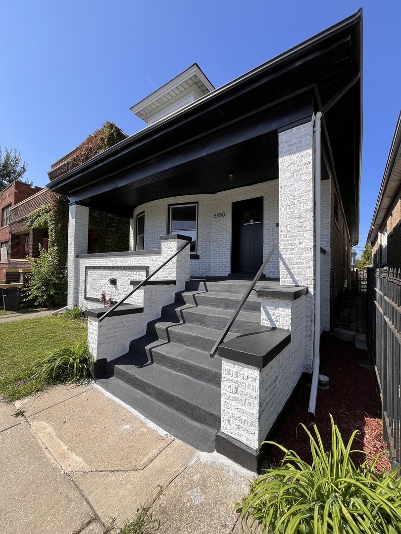 5950 S Artesian Avenue Property Photo 2