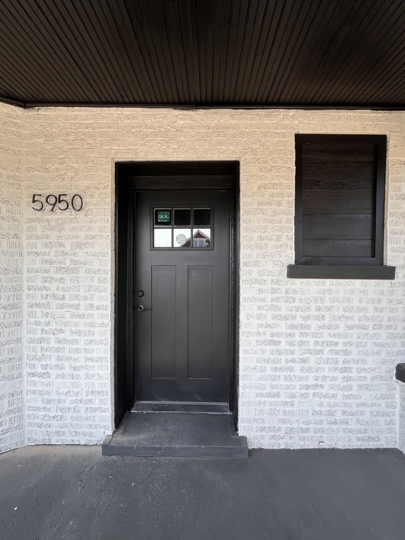 5950 S Artesian Avenue Property Photo 3