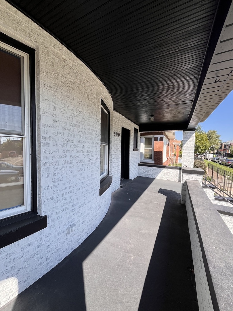 5950 S Artesian Avenue Property Photo 4