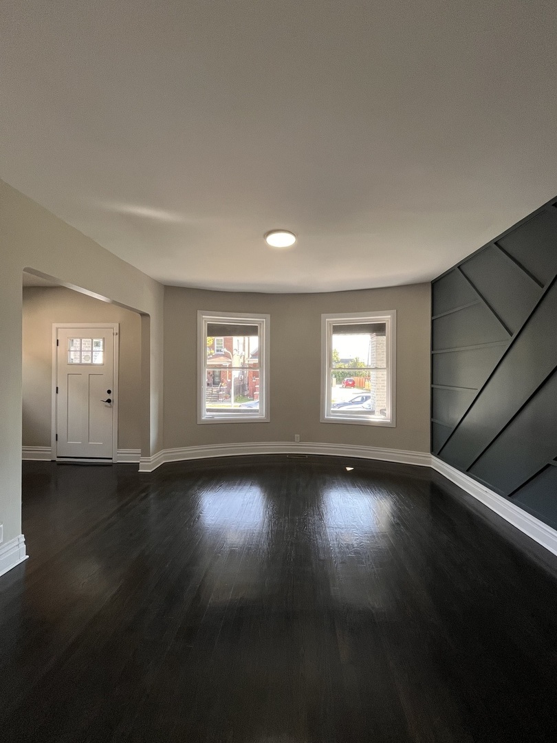 5950 S Artesian Avenue Property Photo 8