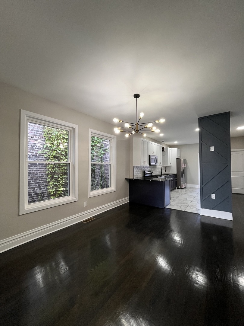 5950 S Artesian Avenue Property Photo 9