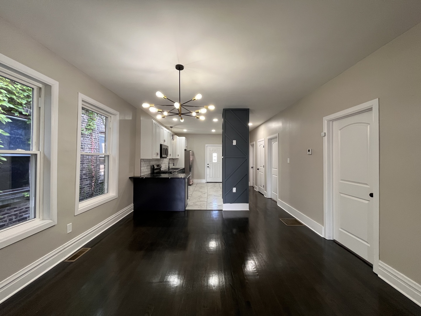 5950 S Artesian Avenue Property Photo 10