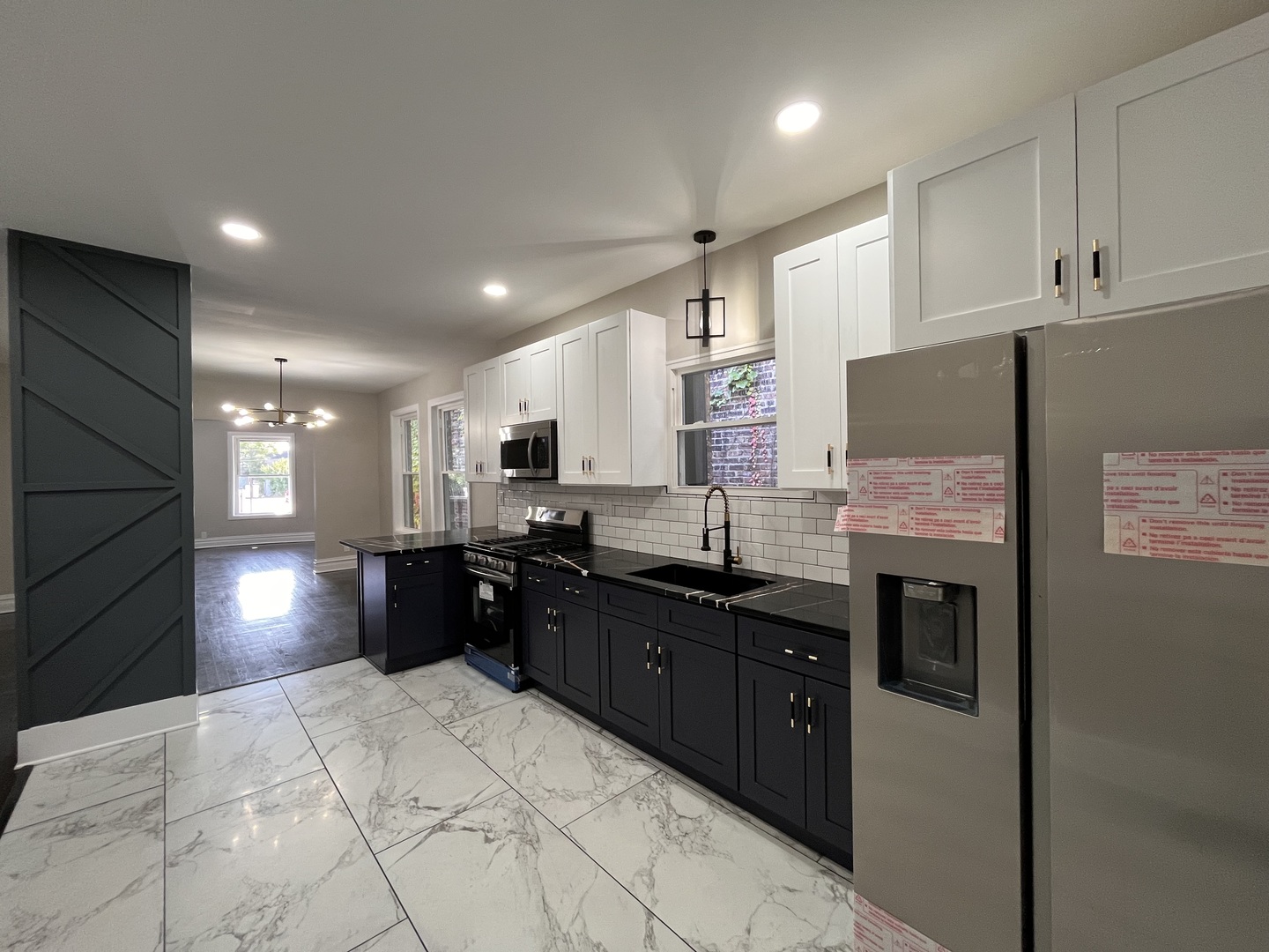 5950 S Artesian Avenue Property Photo 13