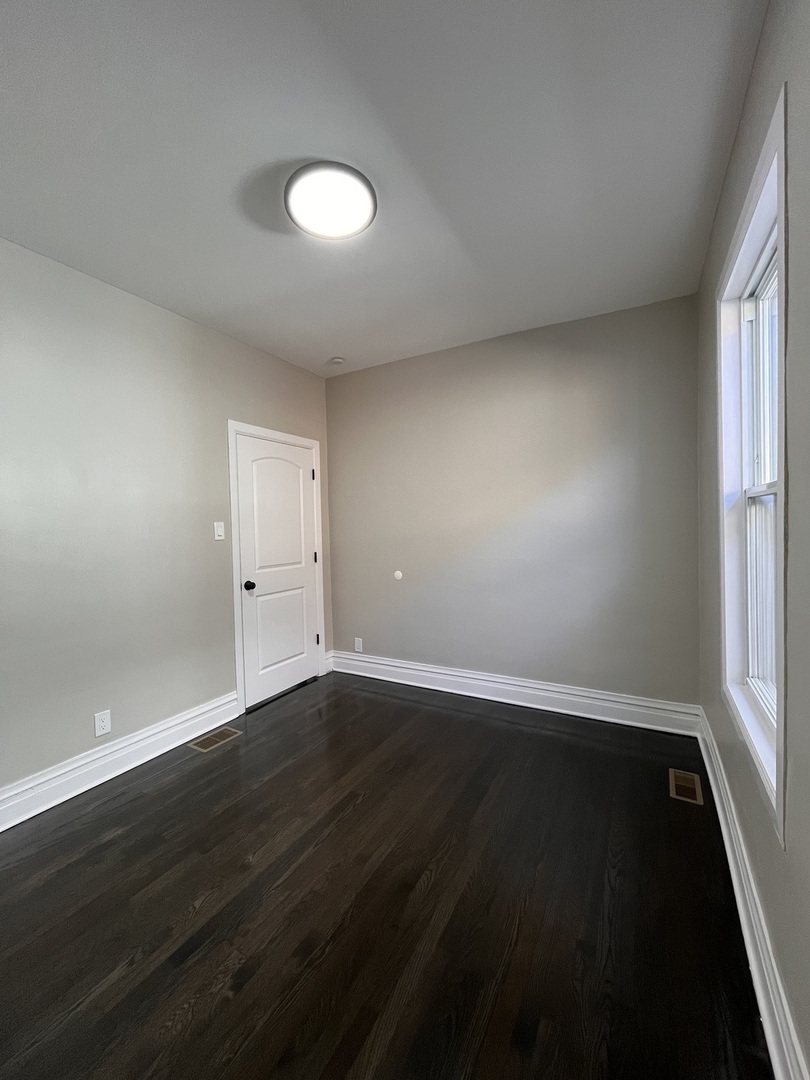 5950 S Artesian Avenue Property Photo 15