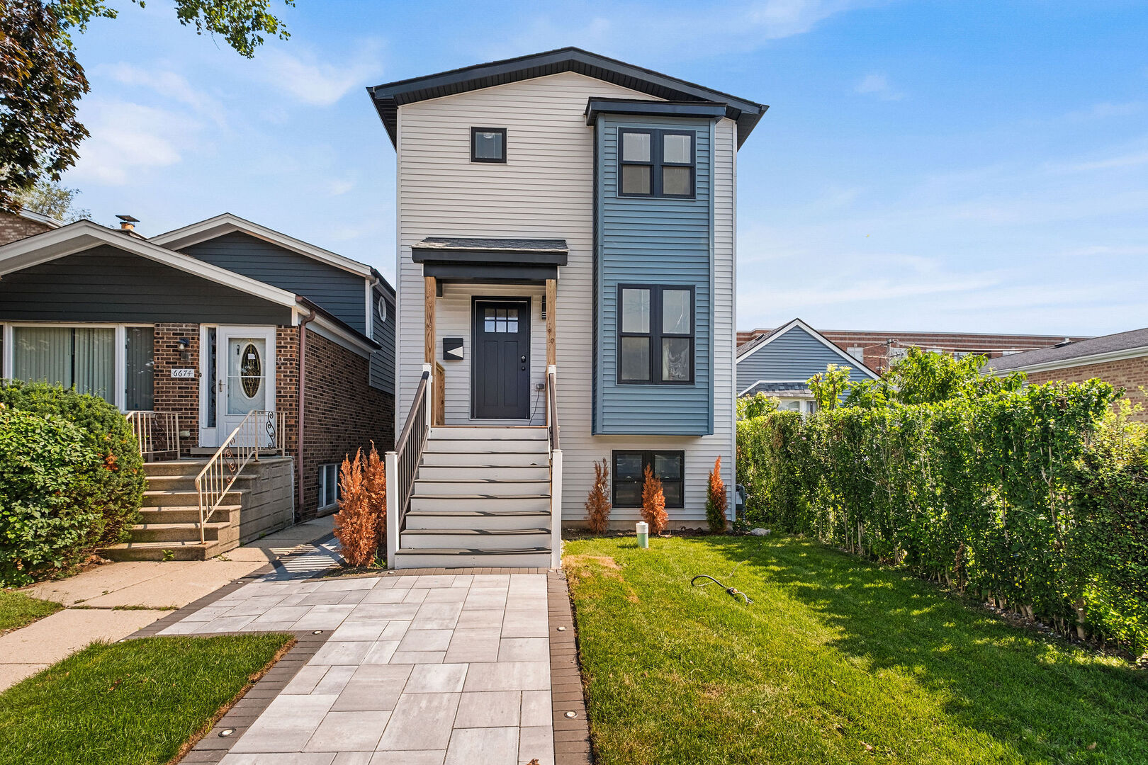 6672 W Montrose Avenue Property Photo 1