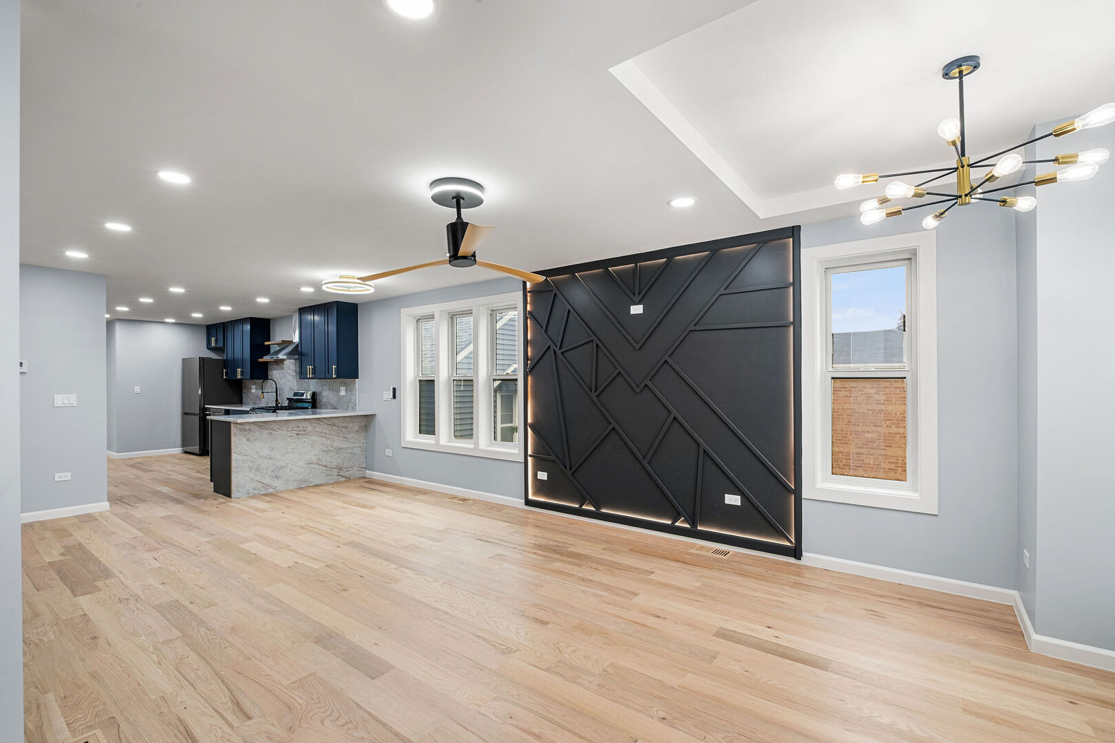 6672 W Montrose Avenue Property Photo 4