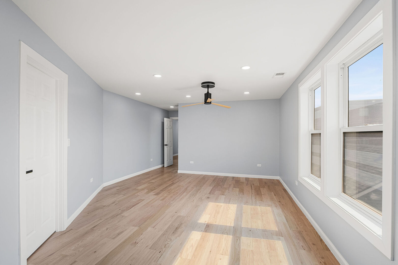 6672 W Montrose Avenue Property Photo 14