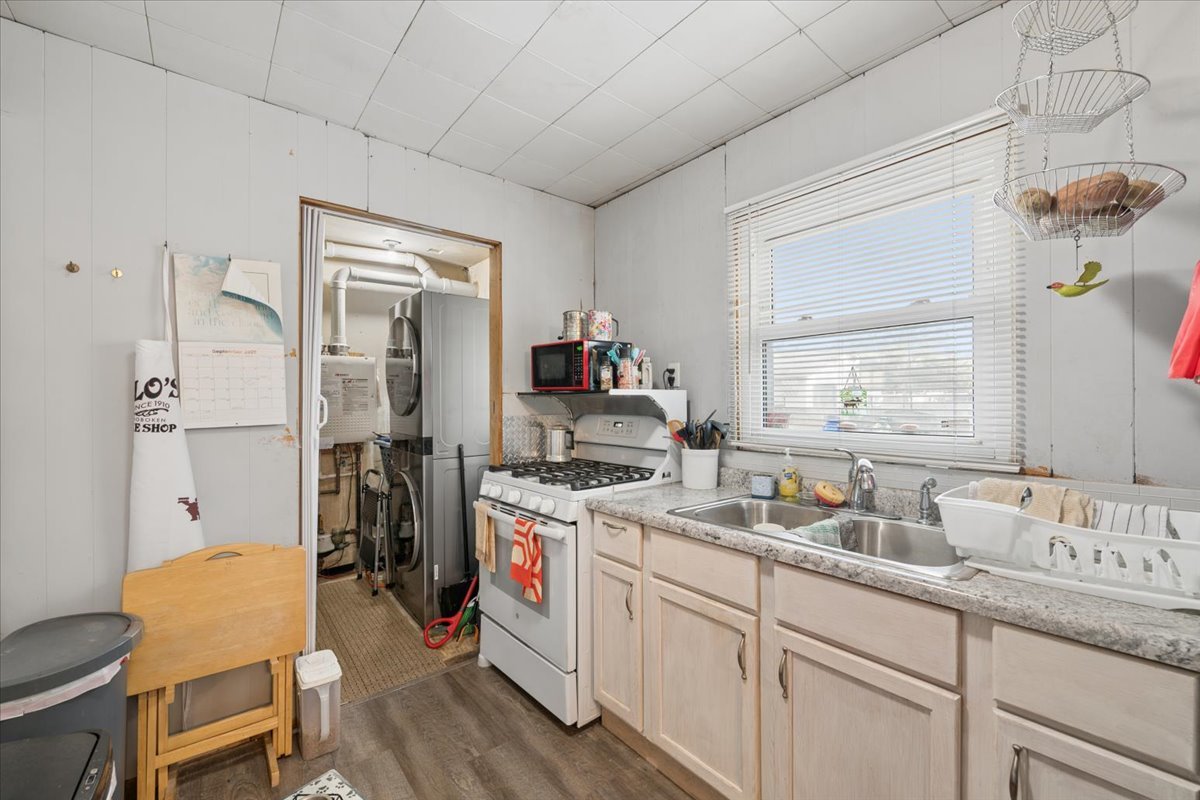 1140 Rathbone Avenue Property Photo 18