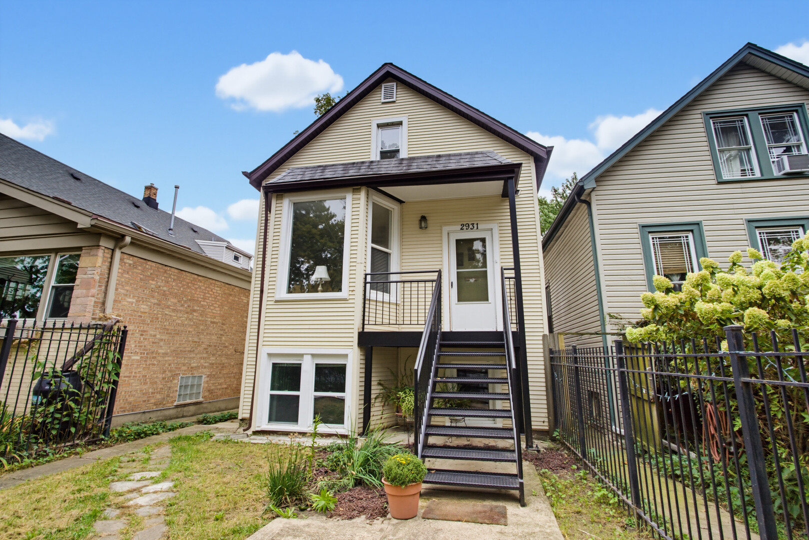 2931 W Belden Avenue Property Photo 1