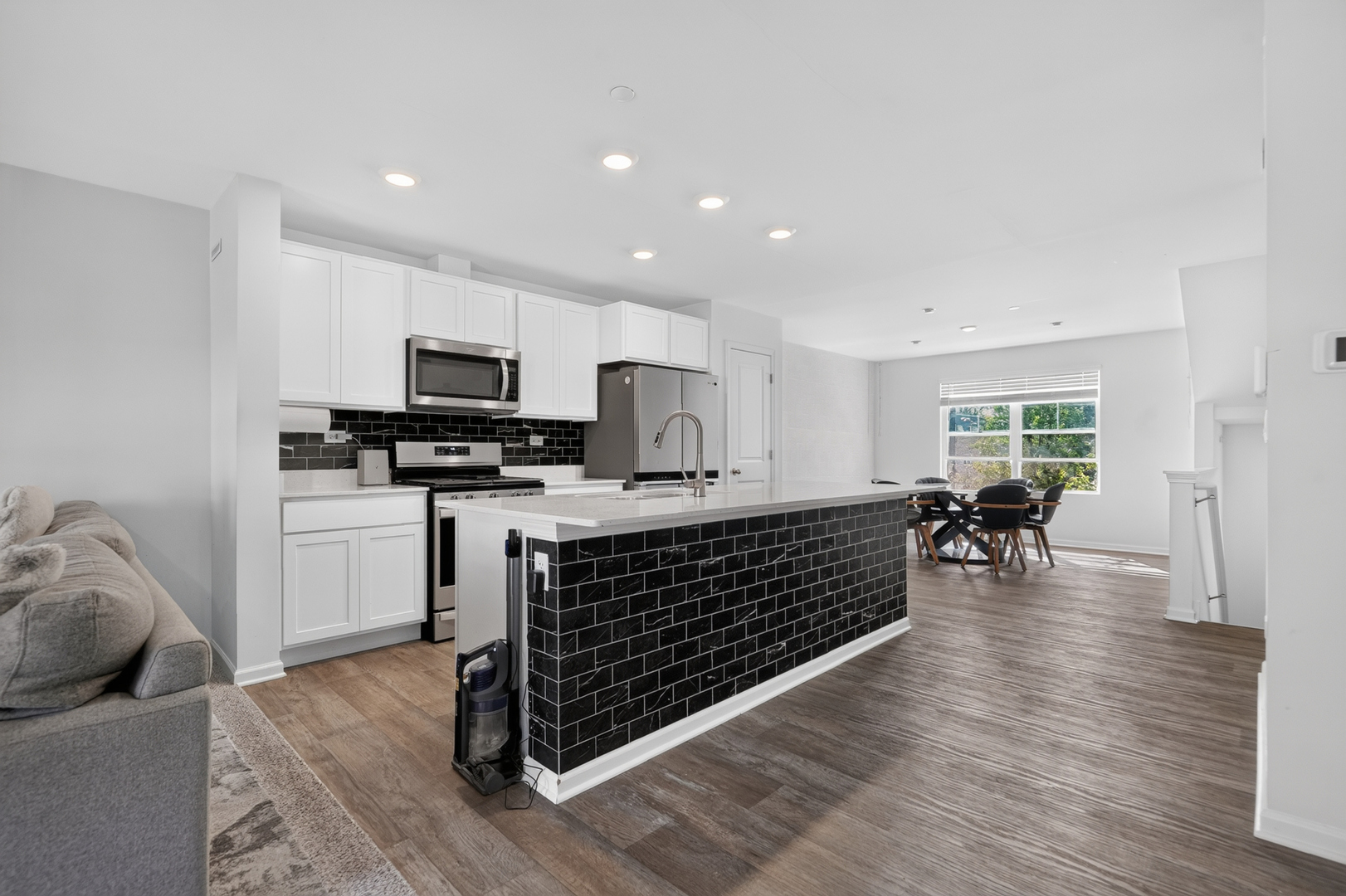 17317 Roscommon Road Property Photo 2