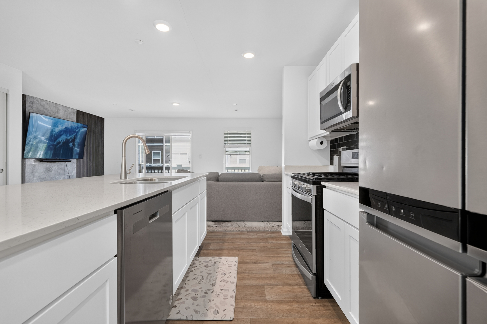 17317 Roscommon Road Property Photo 6