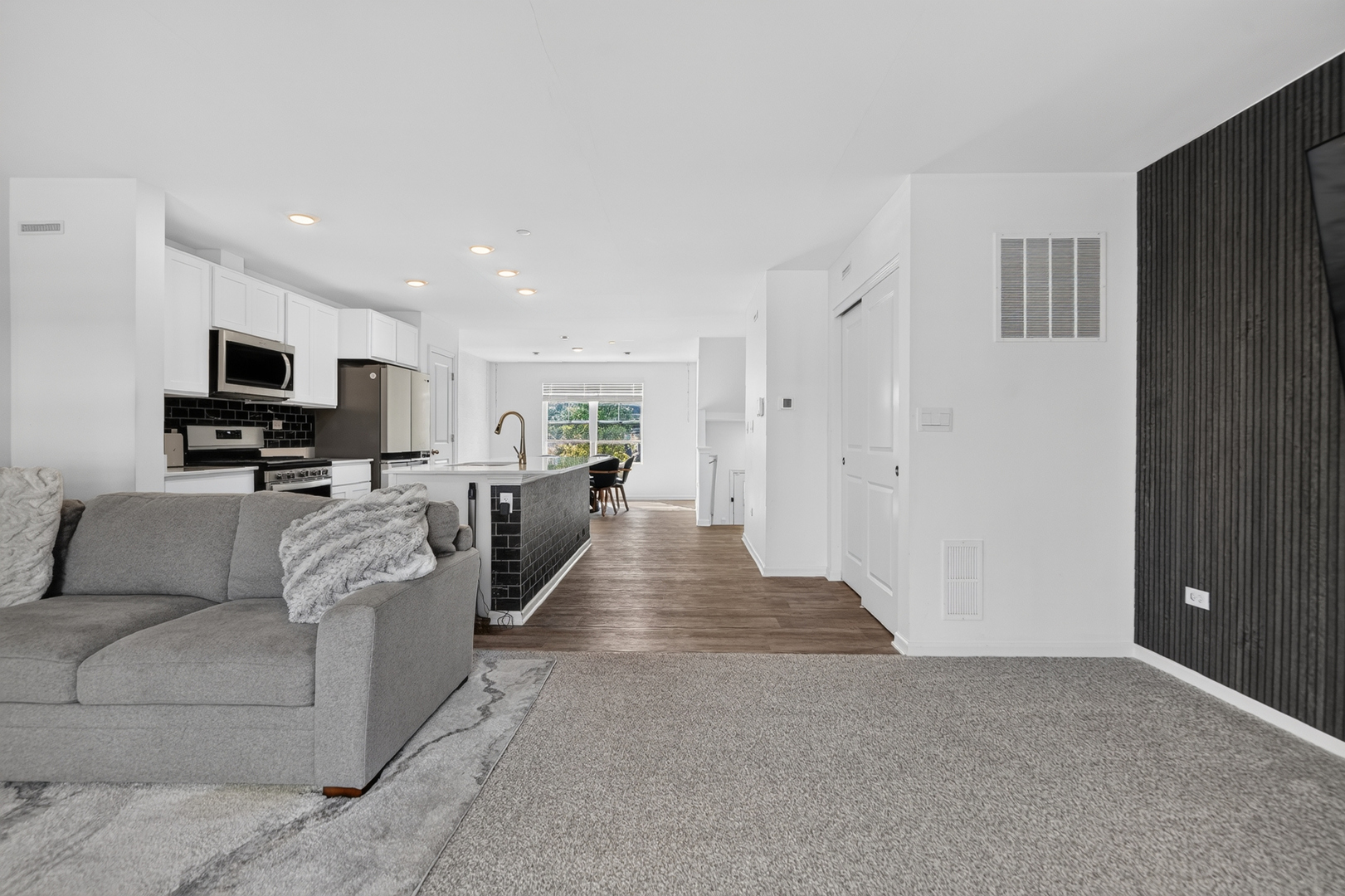 17317 Roscommon Road Property Photo 10