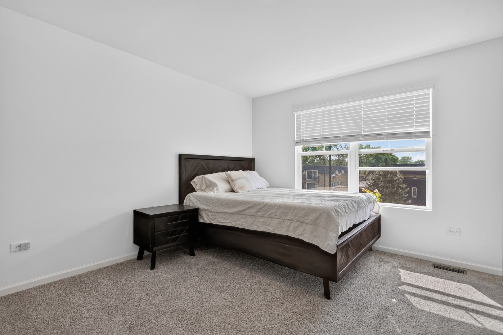 17317 Roscommon Road Property Photo 15