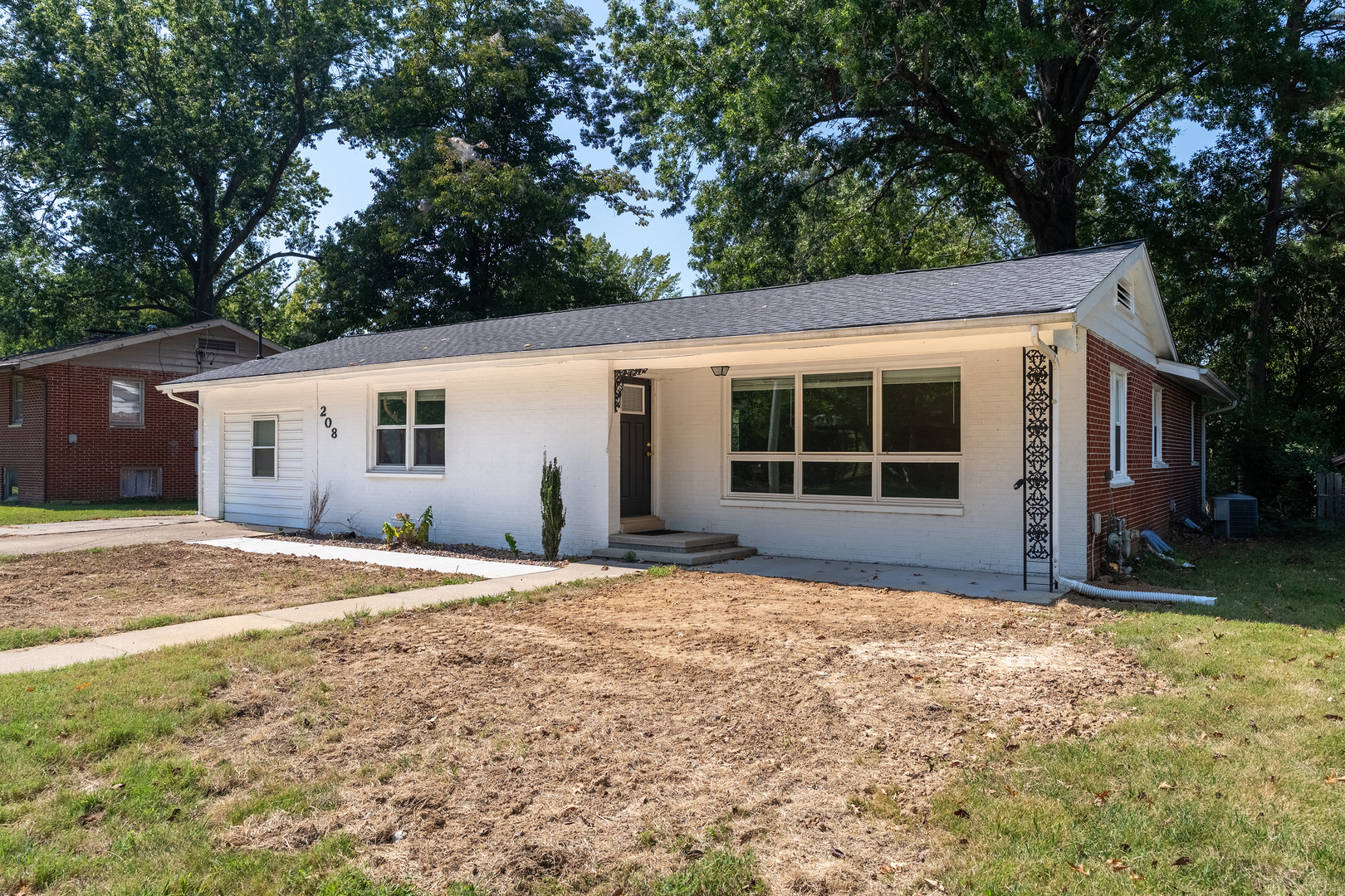 208 S Pine Lane Property Photo 1