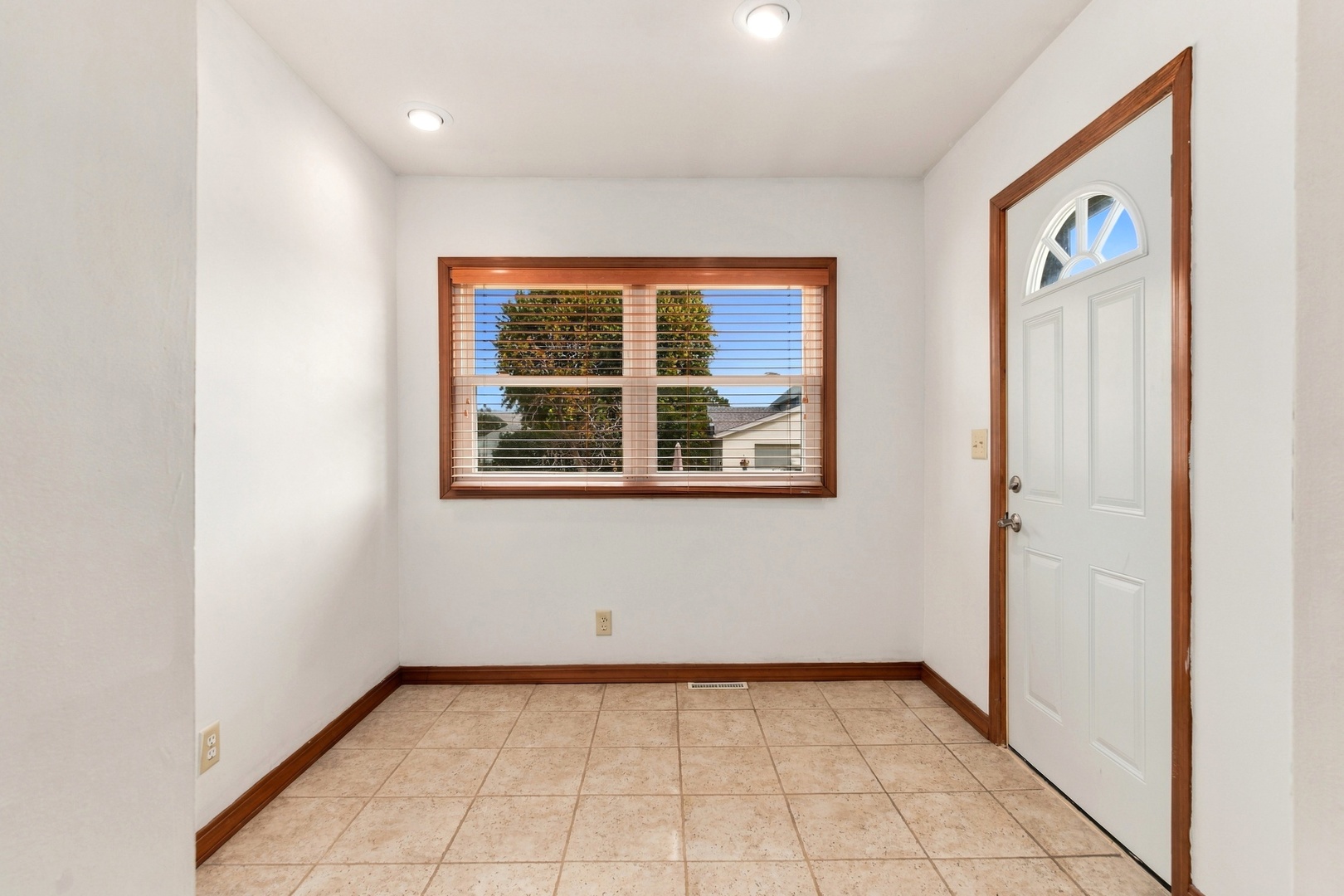 252 E 2nd Street Property Photo 2